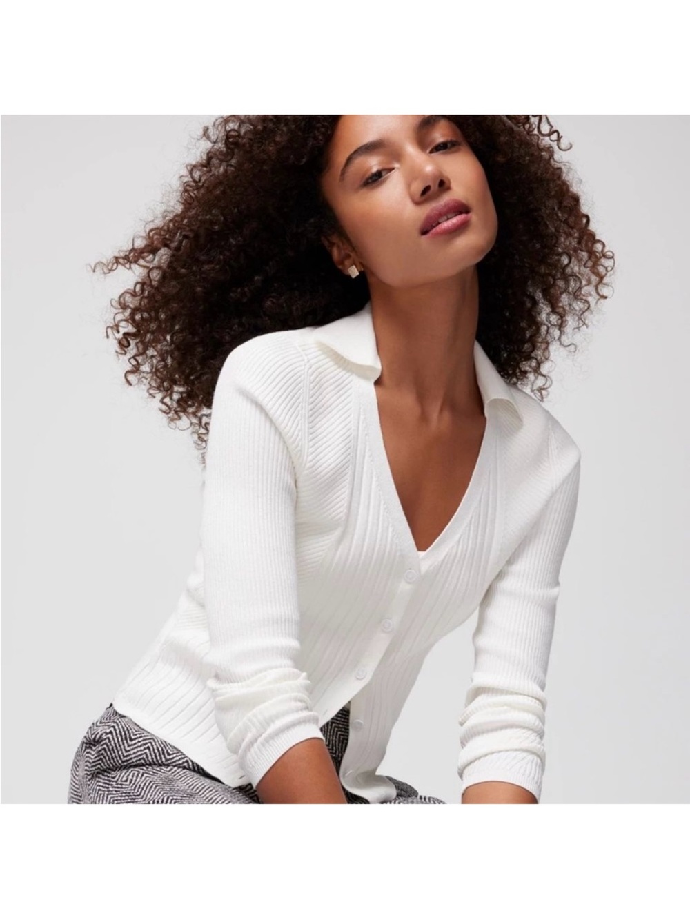 White House Black Market Ribbed V-Neck Collar Button Cardigan. NWT Size Medium